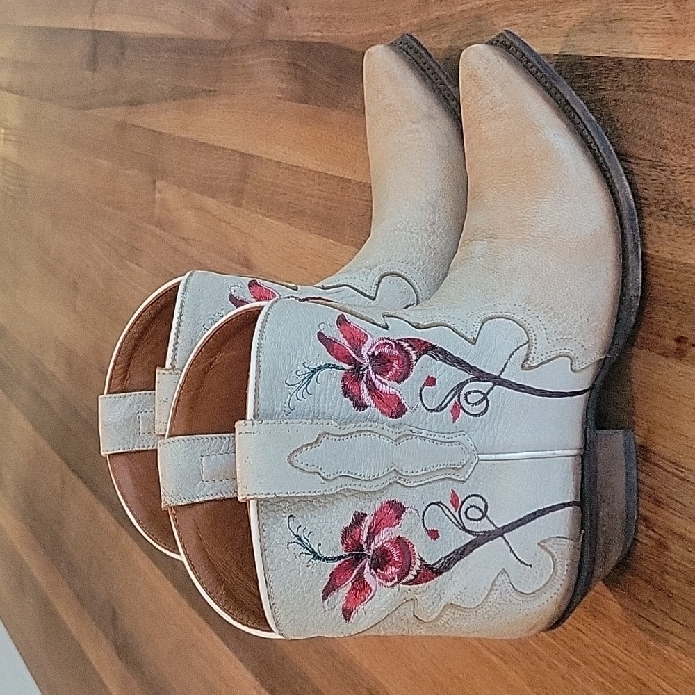 Embroidered Cowgirl Short Dan Post Boots Size 8.5